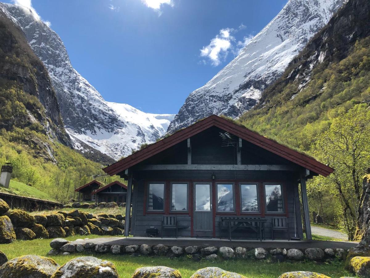 Melkevoll Bretun Camping Briksdalsbre Exterior photo