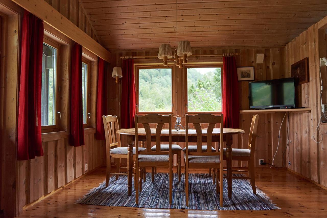 Melkevoll Bretun Camping Briksdalsbre Exterior photo