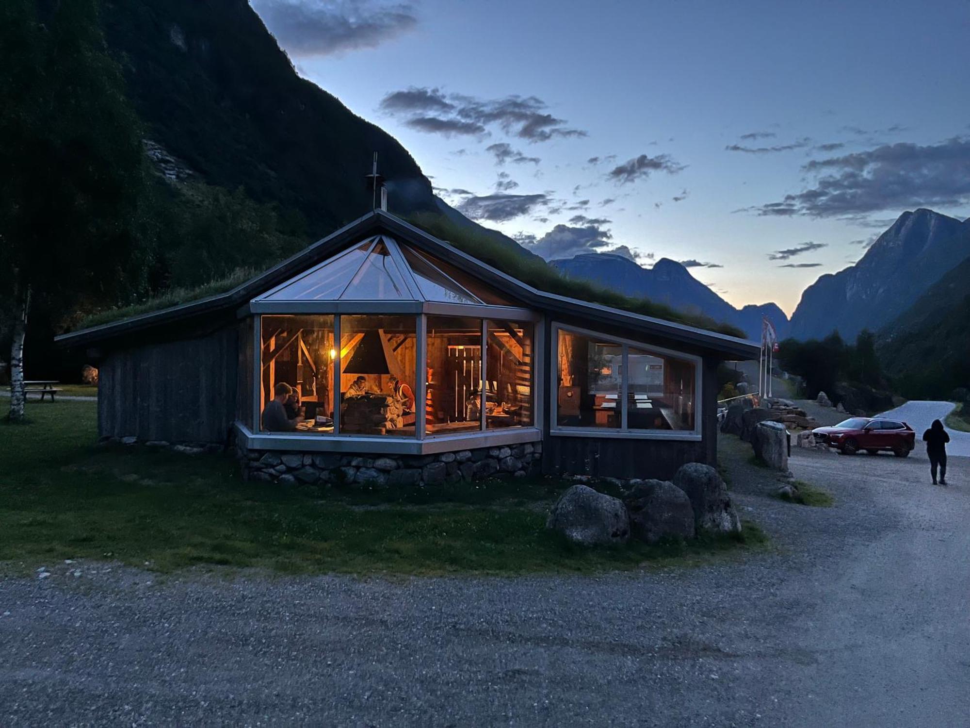 Melkevoll Bretun Camping Briksdalsbre Exterior photo