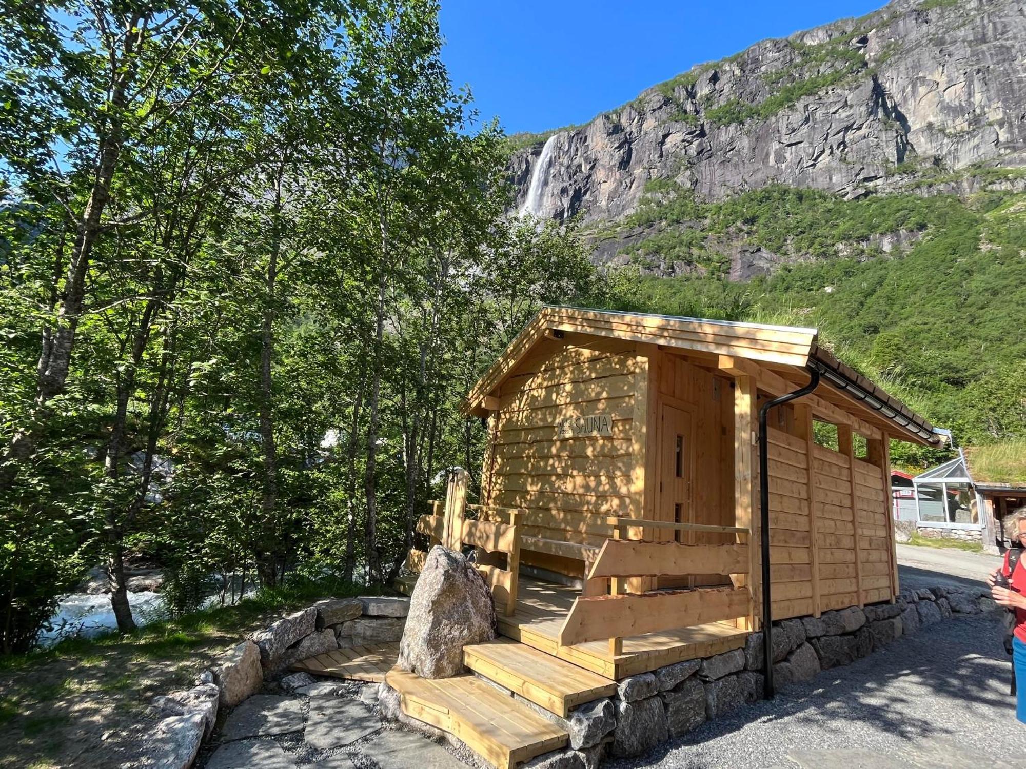 Melkevoll Bretun Camping Briksdalsbre Exterior photo