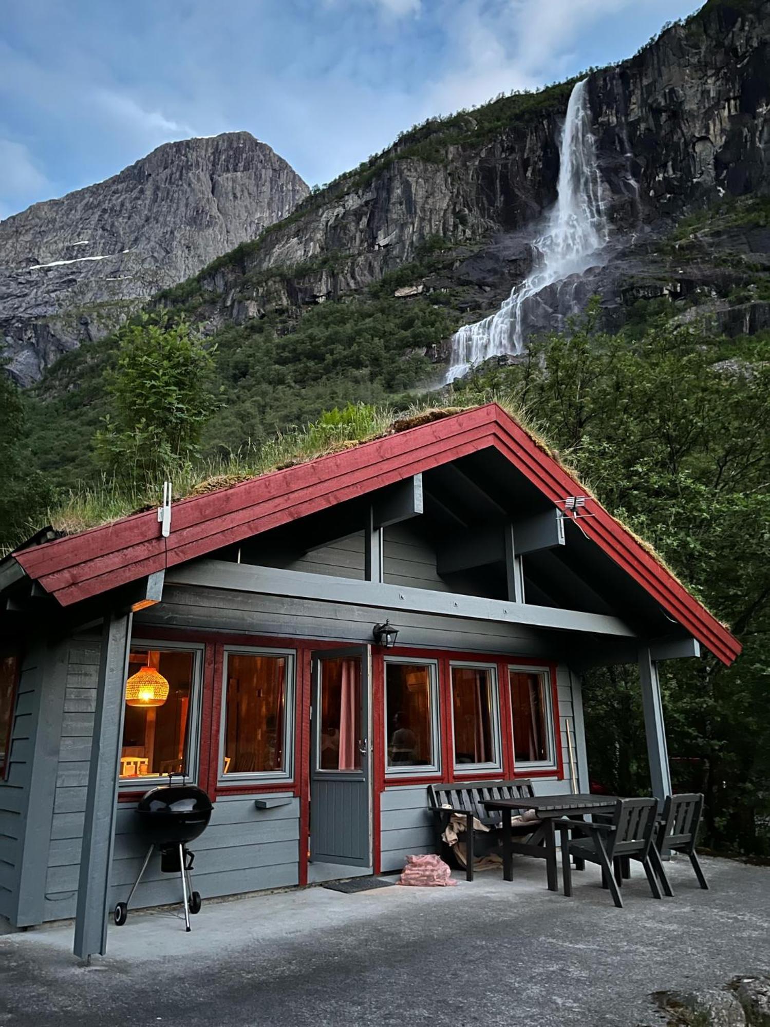 Melkevoll Bretun Camping Briksdalsbre Exterior photo